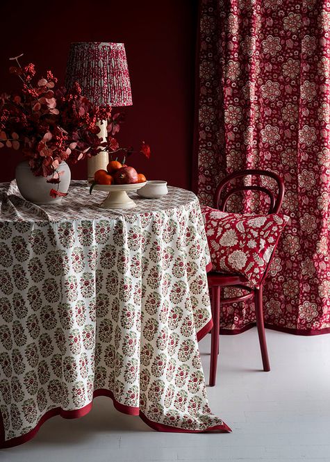 Hovedbilde Tablecloth 150x250cm Mallika Scarlet