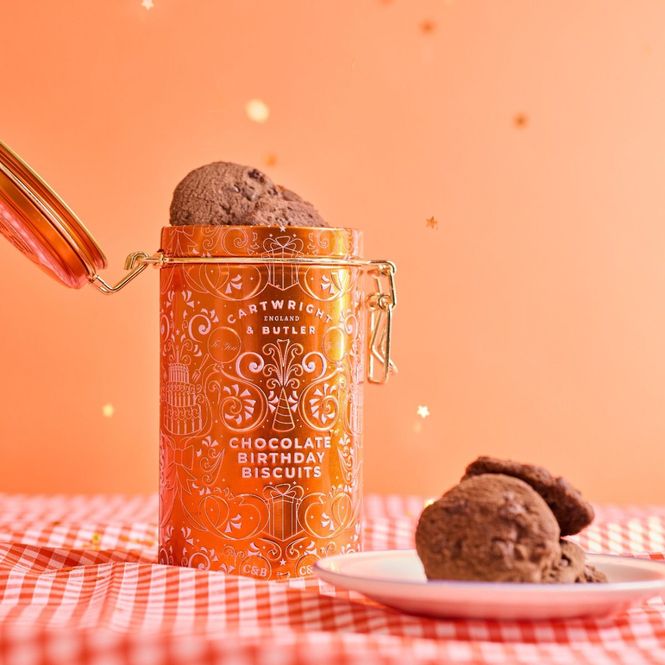Hovedbilde Chocolate Brownie Biscuits in Happy Birthday Tin