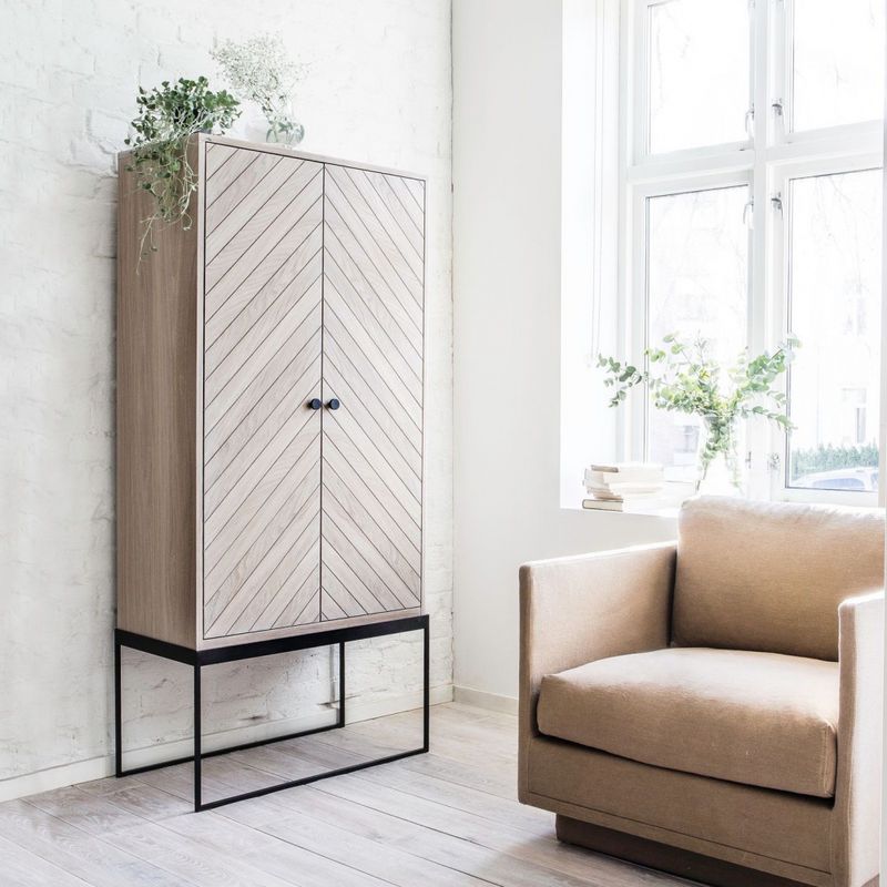 Dis Cabinet 